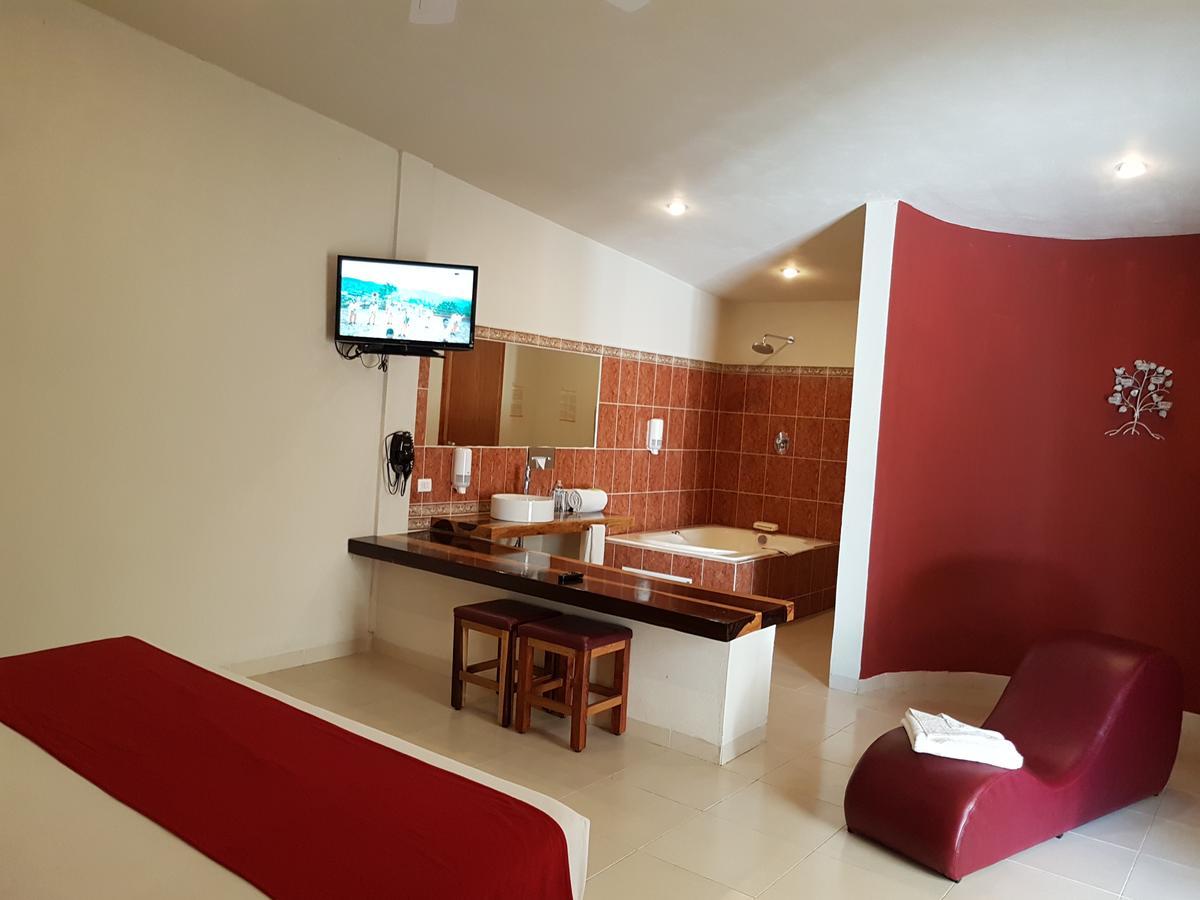 Auto Hotel Paraiso Inn ปาเลงเก ภายนอก รูปภาพ